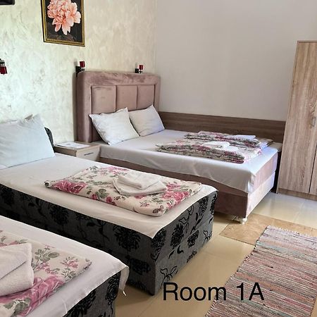 Sobe Sa Sopstvenim Kupatilom Private Rooms Bathroom In Center 노비사드 외부 사진