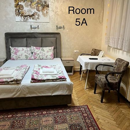 Sobe Sa Sopstvenim Kupatilom Private Rooms Bathroom In Center 노비사드 외부 사진