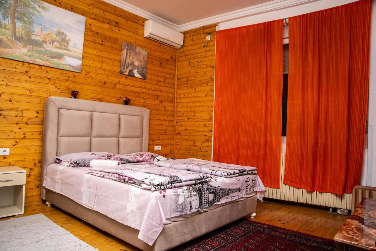 Sobe Sa Sopstvenim Kupatilom Private Rooms Bathroom In Center 노비사드 외부 사진