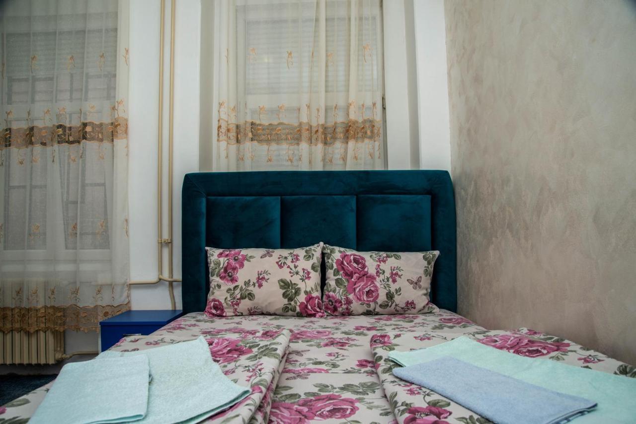 Sobe Sa Sopstvenim Kupatilom Private Rooms Bathroom In Center 노비사드 외부 사진