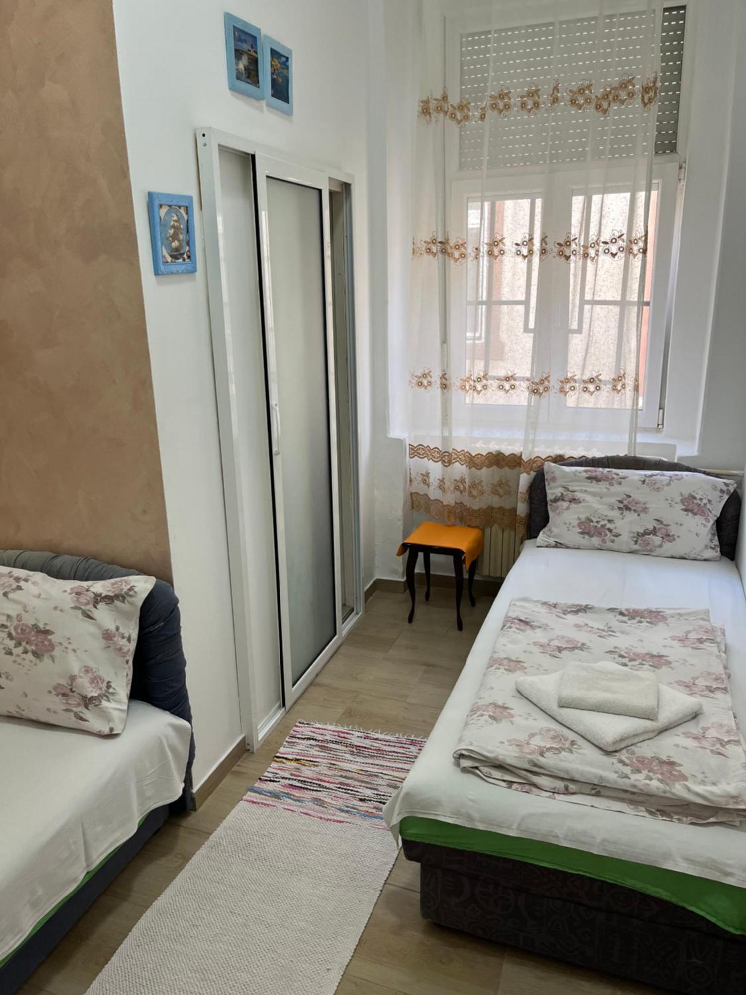 Sobe Sa Sopstvenim Kupatilom Private Rooms Bathroom In Center 노비사드 외부 사진