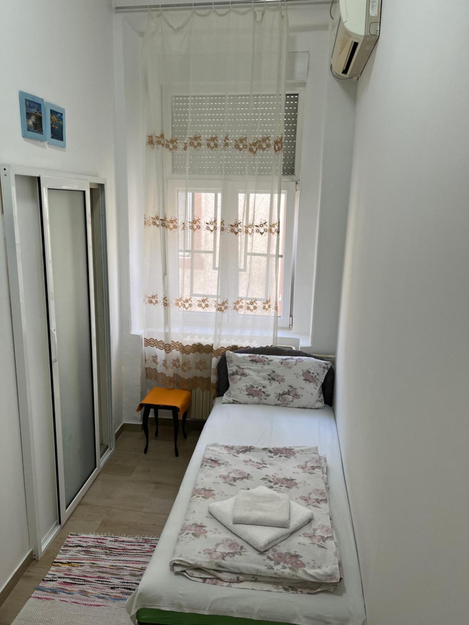 Sobe Sa Sopstvenim Kupatilom Private Rooms Bathroom In Center 노비사드 외부 사진