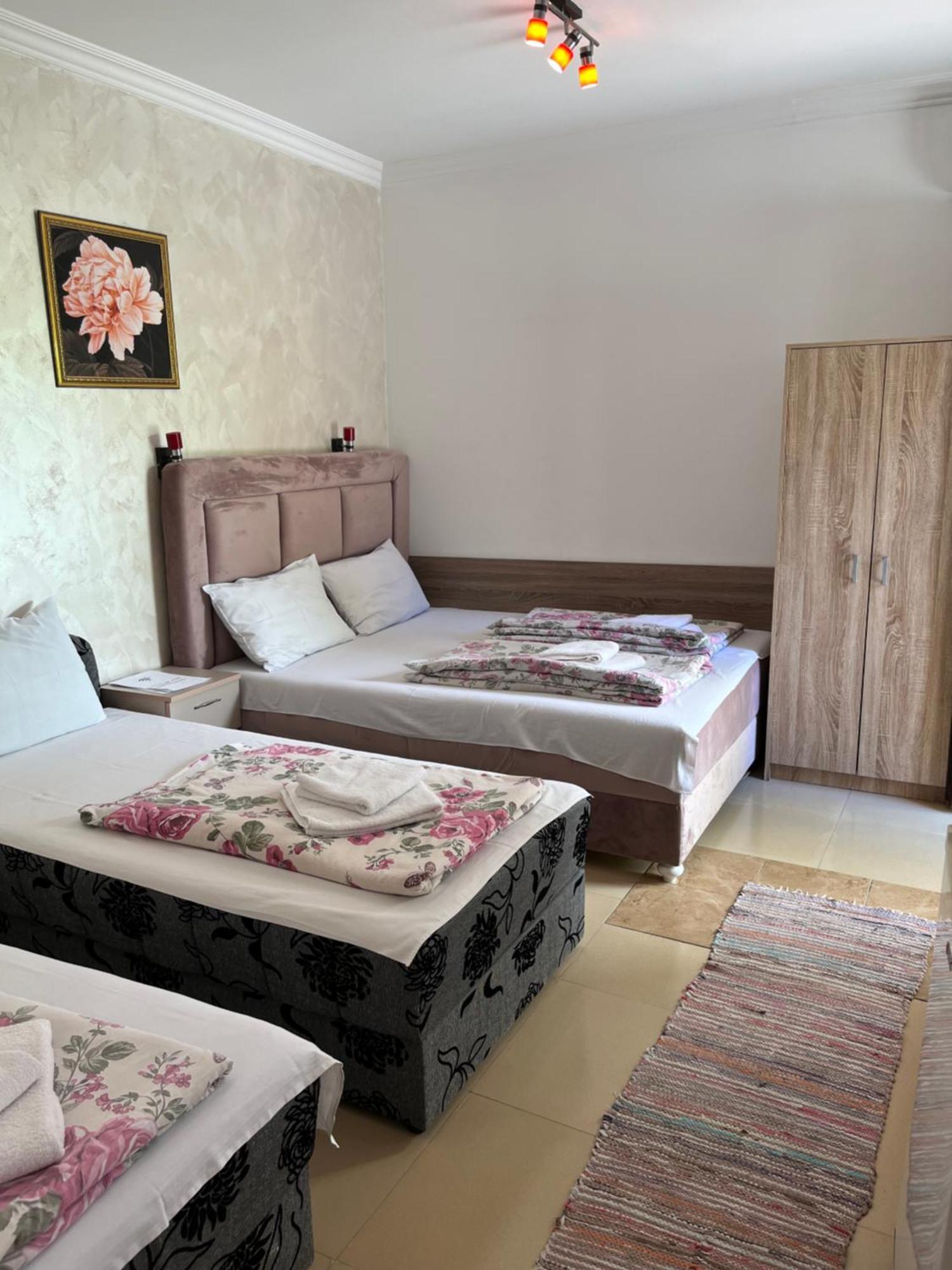 Sobe Sa Sopstvenim Kupatilom Private Rooms Bathroom In Center 노비사드 외부 사진