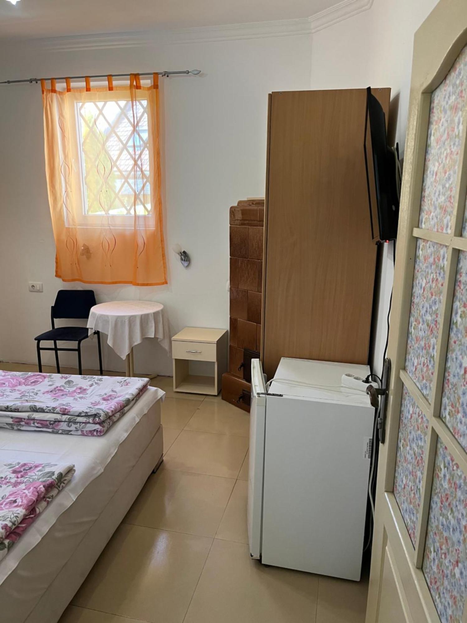 Sobe Sa Sopstvenim Kupatilom Private Rooms Bathroom In Center 노비사드 외부 사진