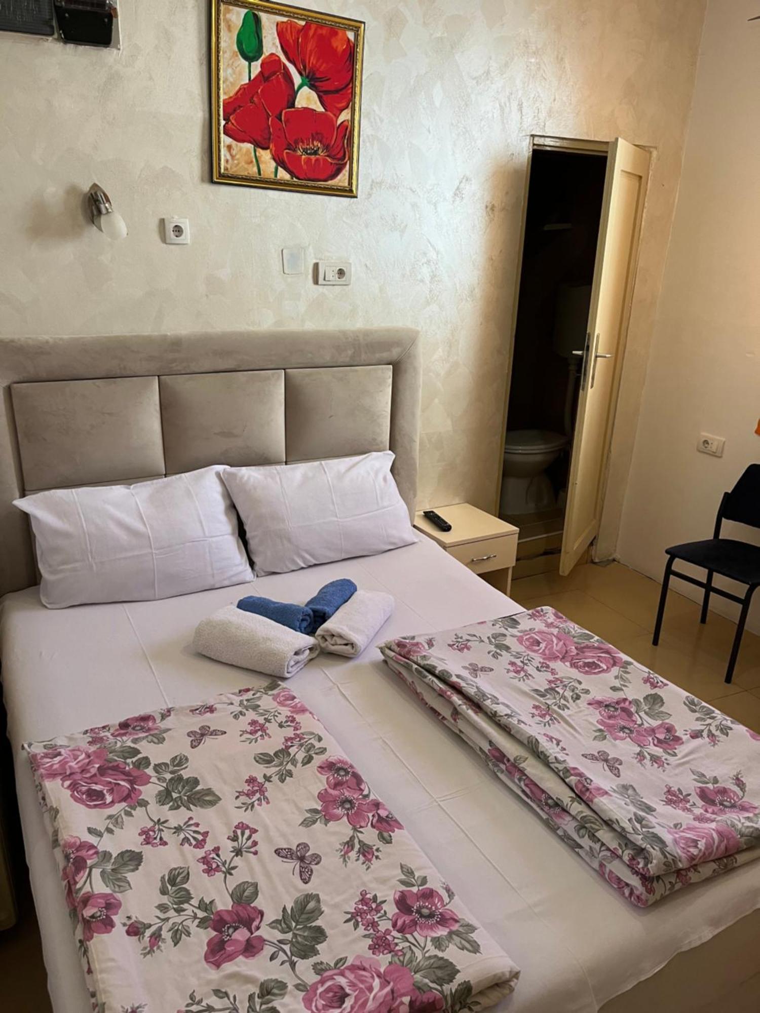Sobe Sa Sopstvenim Kupatilom Private Rooms Bathroom In Center 노비사드 외부 사진