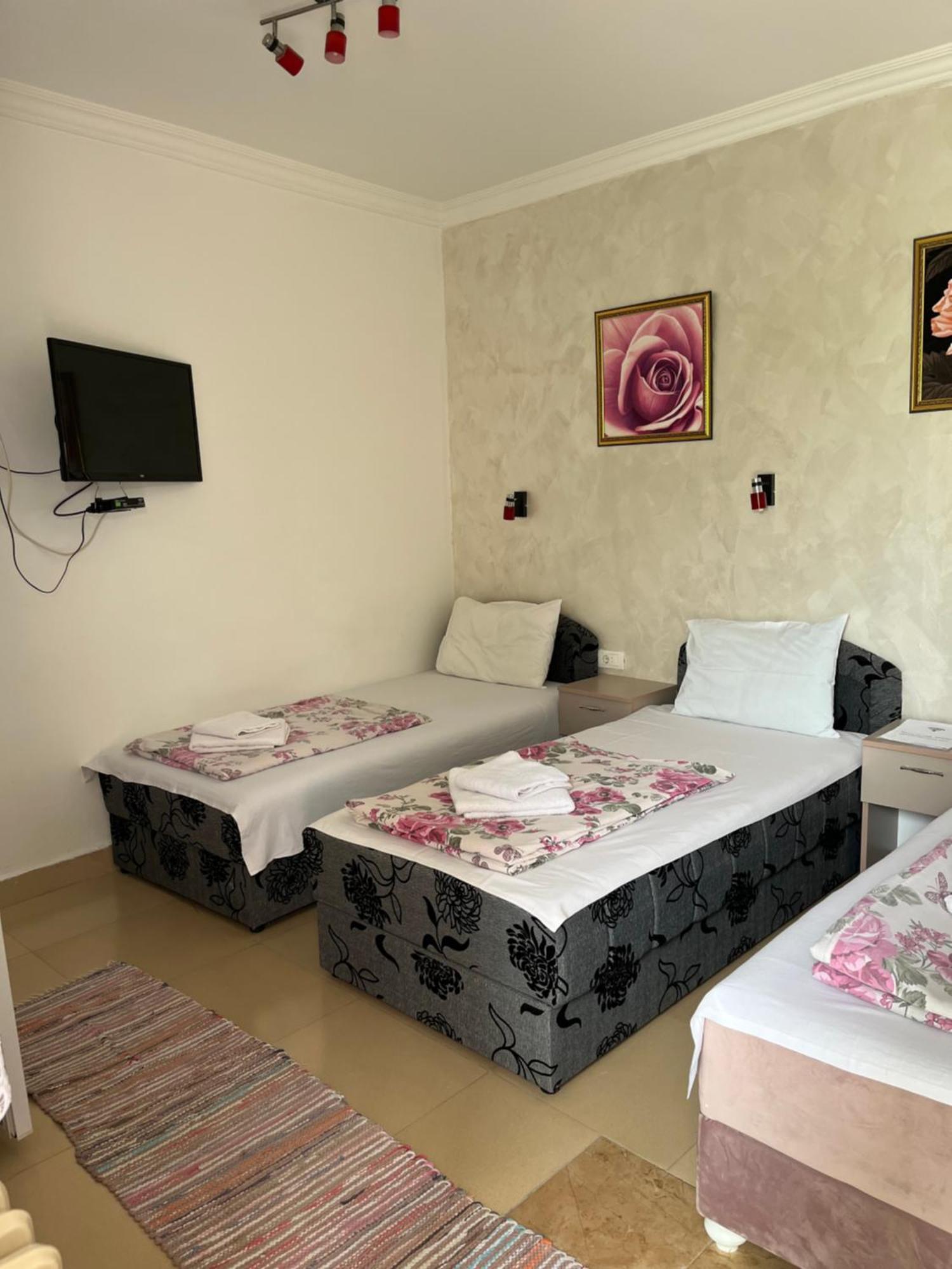 Sobe Sa Sopstvenim Kupatilom Private Rooms Bathroom In Center 노비사드 외부 사진