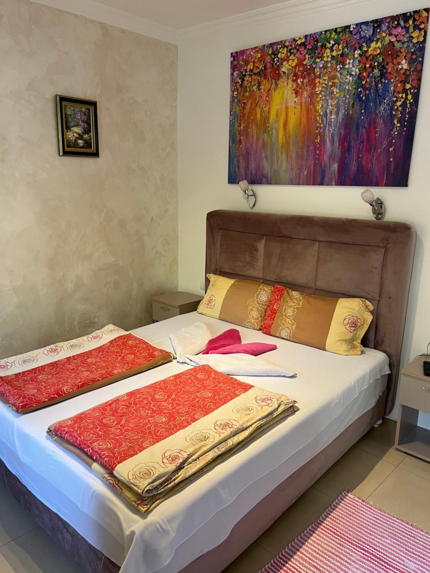 Sobe Sa Sopstvenim Kupatilom Private Rooms Bathroom In Center 노비사드 외부 사진