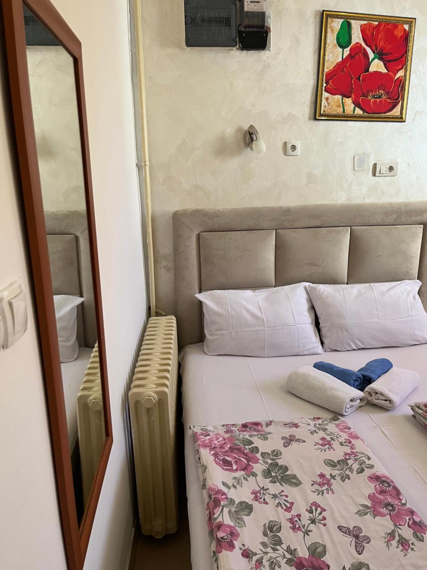 Sobe Sa Sopstvenim Kupatilom Private Rooms Bathroom In Center 노비사드 외부 사진