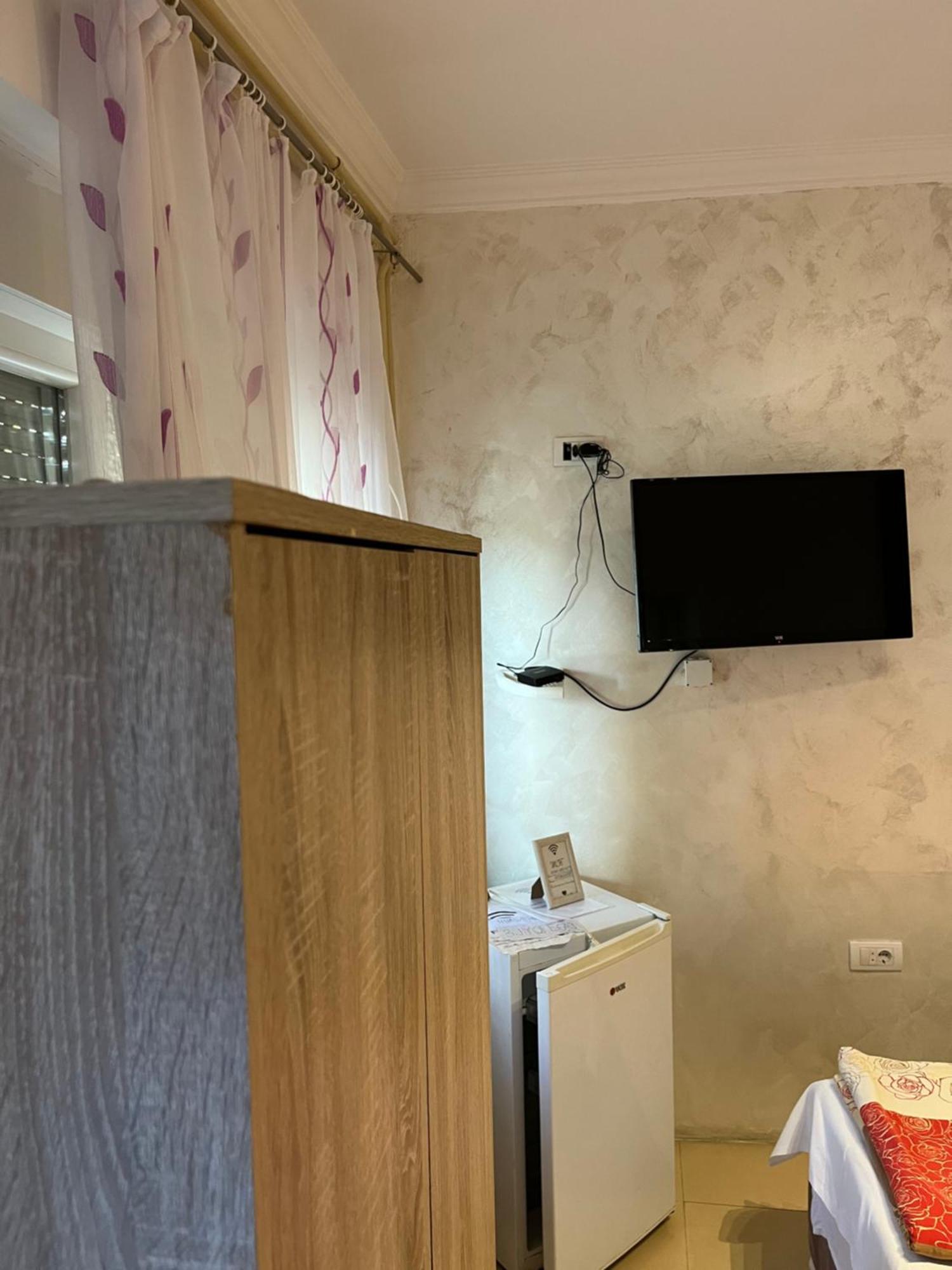 Sobe Sa Sopstvenim Kupatilom Private Rooms Bathroom In Center 노비사드 외부 사진