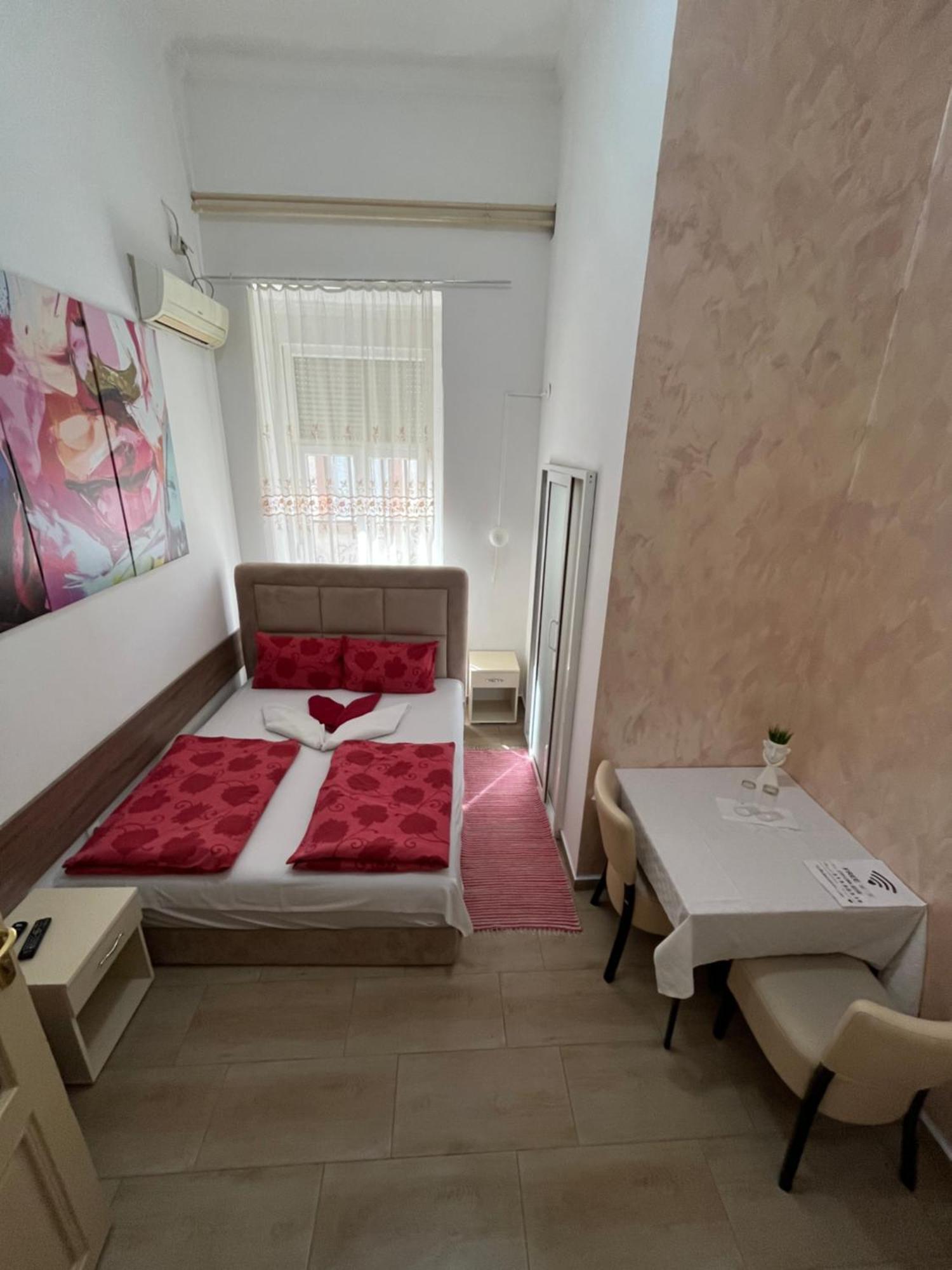 Sobe Sa Sopstvenim Kupatilom Private Rooms Bathroom In Center 노비사드 외부 사진