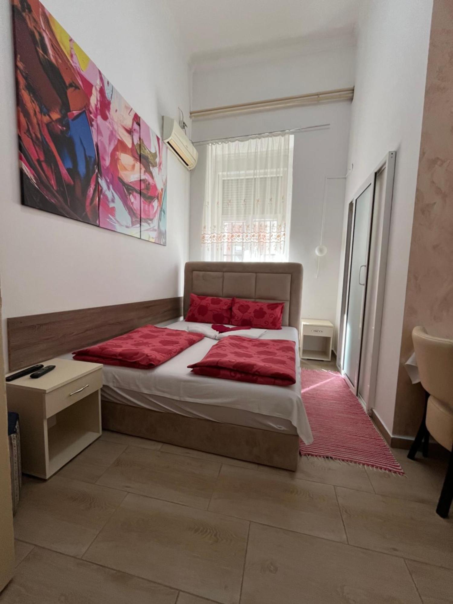 Sobe Sa Sopstvenim Kupatilom Private Rooms Bathroom In Center 노비사드 외부 사진