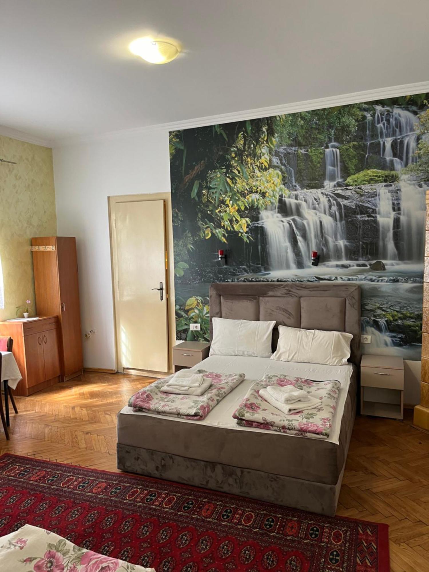 Sobe Sa Sopstvenim Kupatilom Private Rooms Bathroom In Center 노비사드 외부 사진
