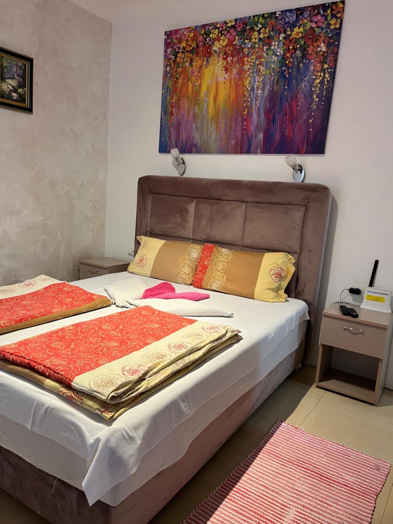 Sobe Sa Sopstvenim Kupatilom Private Rooms Bathroom In Center 노비사드 외부 사진