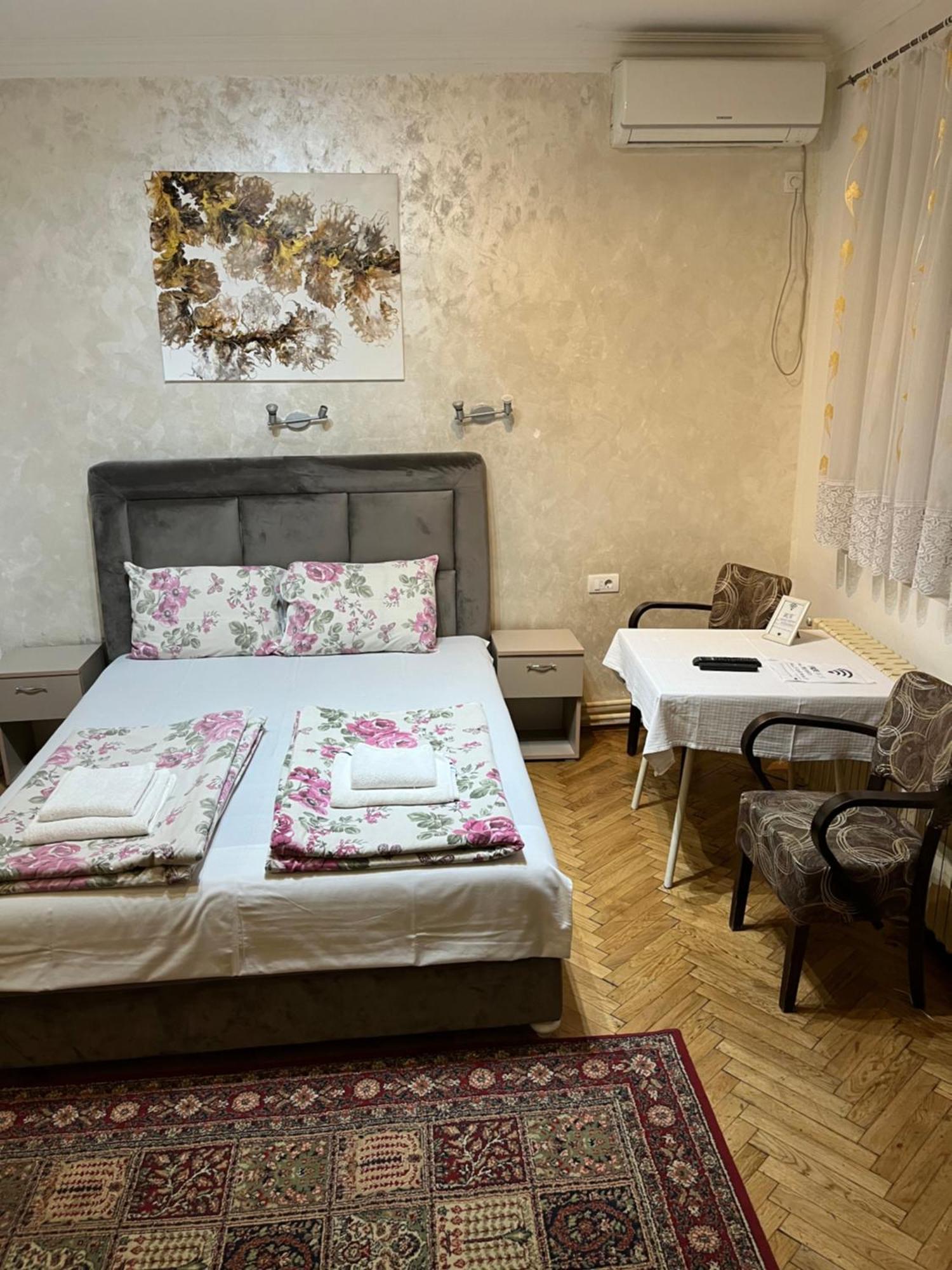 Sobe Sa Sopstvenim Kupatilom Private Rooms Bathroom In Center 노비사드 외부 사진