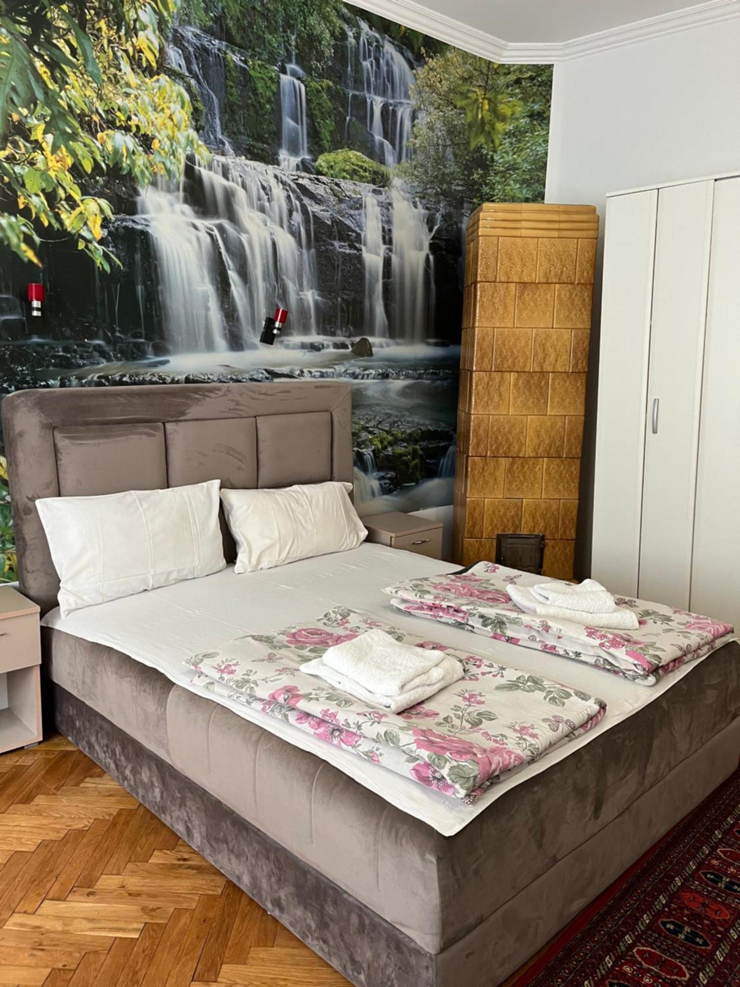 Sobe Sa Sopstvenim Kupatilom Private Rooms Bathroom In Center 노비사드 외부 사진