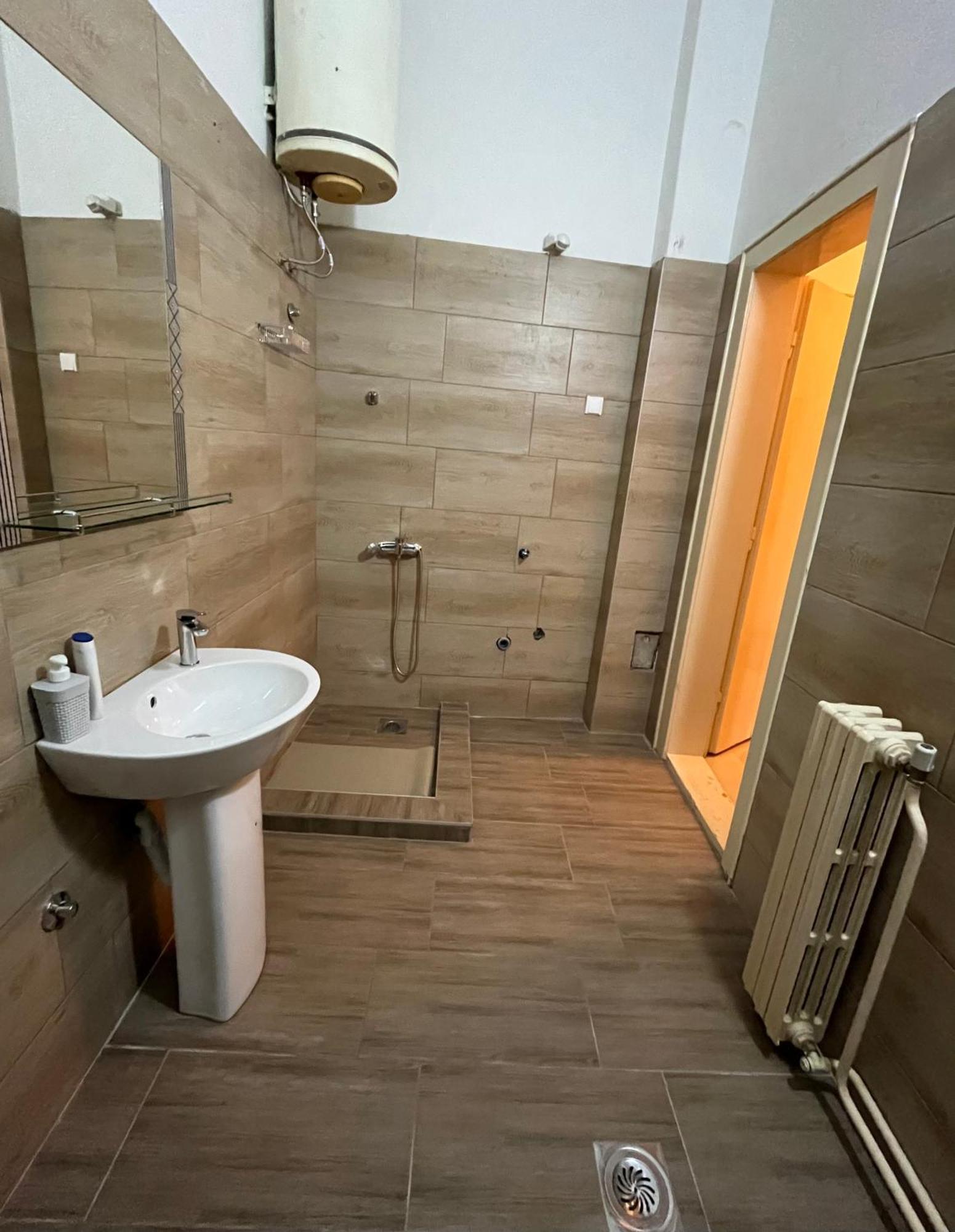 Sobe Sa Sopstvenim Kupatilom Private Rooms Bathroom In Center 노비사드 외부 사진