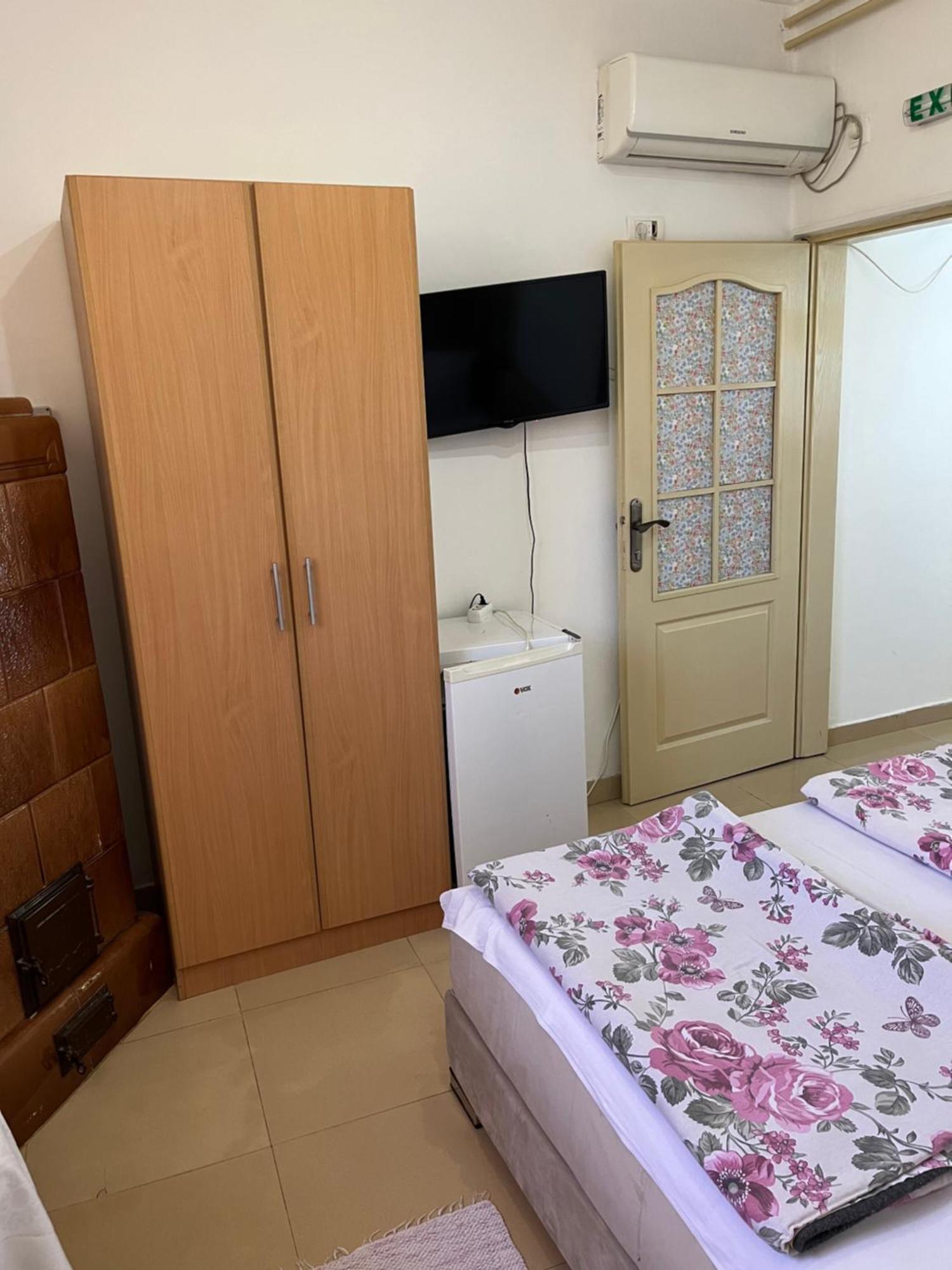 Sobe Sa Sopstvenim Kupatilom Private Rooms Bathroom In Center 노비사드 외부 사진